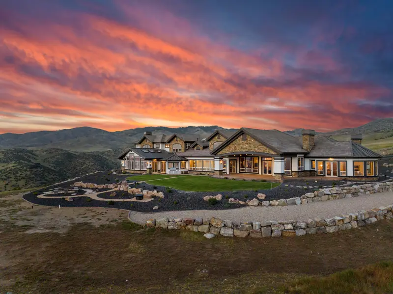 6381 E Wildhorse Lane